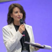 in foto Eliana Caldi, autore degli articoli su les nouvelles esthétiques Italia