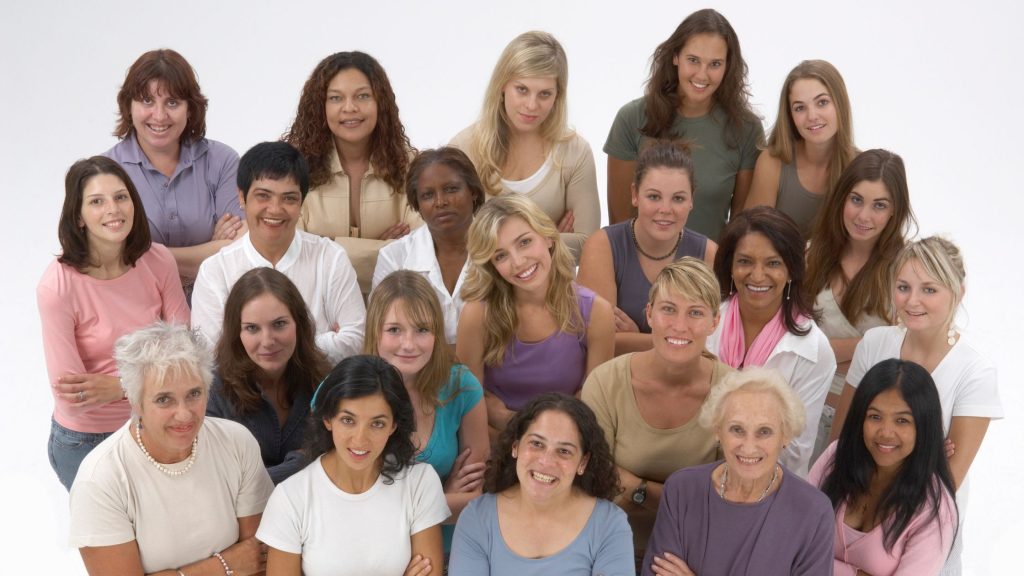 gruppo di donne di diverse età e etnie